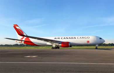 Boeing 767-300F de Air Canada Cargo en el Aeropuerto Internacional Eldorado de Bogotá.
