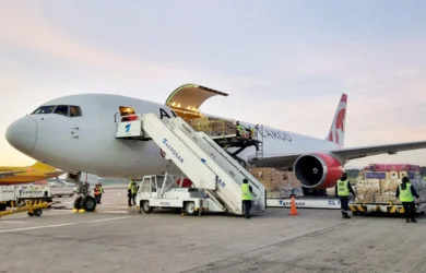 Boeing 767-300F de Air Canada Cargo en el Aeropuerto Internacional Eldorado de Bogotá.