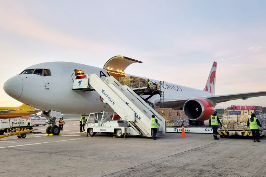 Boeing 767-300F de Air Canada Cargo en el Aeropuerto Internacional Eldorado de Bogotá.