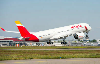 Airbus A350-900 de Iberia despegando de Toulouse.