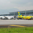 Boeing 787-8 de LATAM y Airbus A320neo de LATAM Airlines en el Aeropuerto Eldorado de Bogotá.