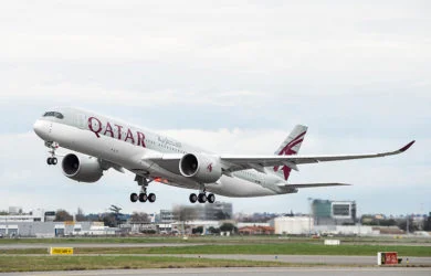 Airbus A350-900 de Qatar Airways despegando de Toulouse.