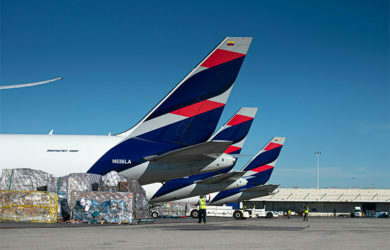 Flota de aviones de LATAM Cargo en el Aeropuerto Internacional de Miami.