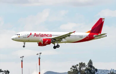 Airbus A320 de Avianca (matrícula N411AE), aterrizando en Bogotá.