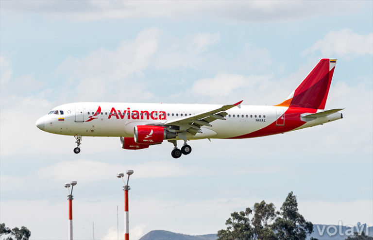 Airbus A320 de Avianca (matrícula N411AE), aterrizando en Bogotá.