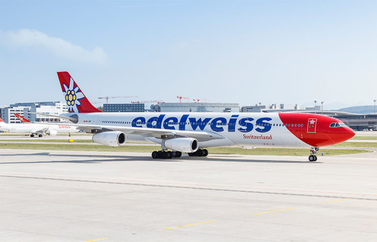 Airbus A340-300 de Edelweiss en el Aeropuerto Internacional de Zúrich.