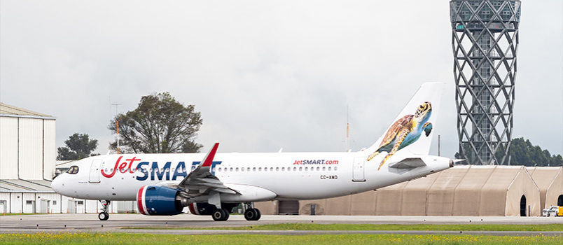 Airbus A320neo de JetSmart en el Aeropuerto Eldorado de Bogotá.