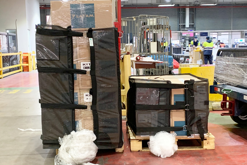 Uso de mantas reutilizables en el transporte de carga aérea de LATAM Cargo.