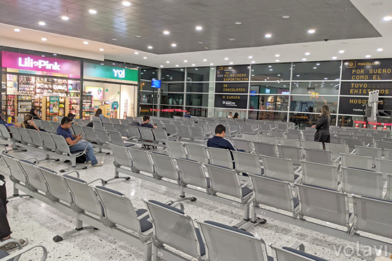 Sala de espera del Aeropuerto Palonegro de Bucaramanga.