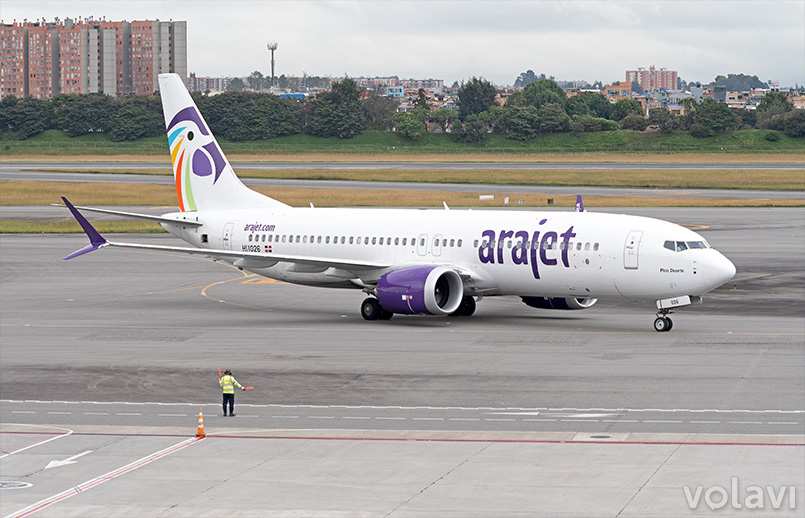 Boeing 737 MAX 8 de Arajet llegando al Aeropuerto Eldorado de Bogotá desde Santo Domingo.
