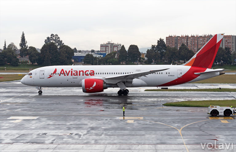 Boeing 787-8 de Avianca (N785AV), en el Aeropuerto Eldorado de Bogotá rumbo a Madrid.