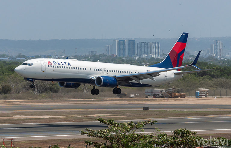 Boeing 737-800 de Delta Air Lines aterrizando en Cartagena.
