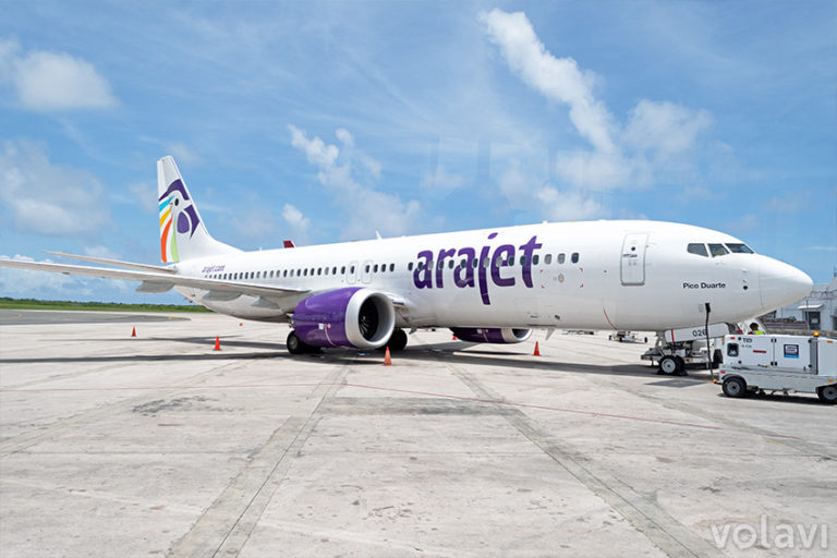 Boeing 737 MAX 8 de Arajet en posición remota luego de aterrizar desde Bogotá.