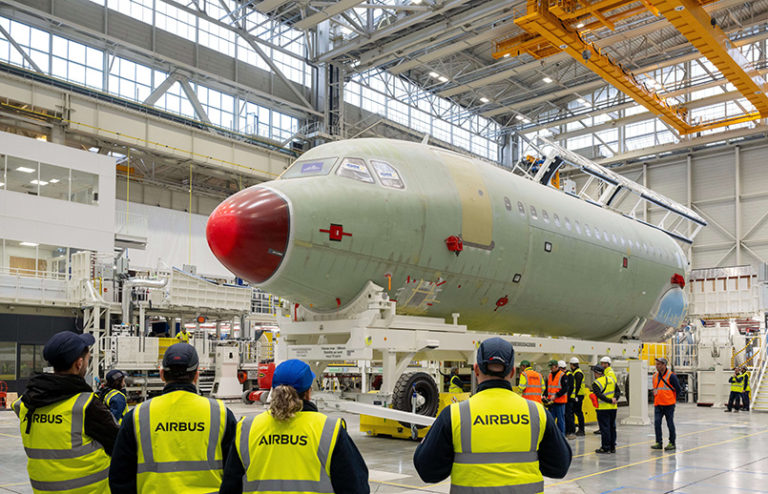 Nueva línea de ensamblaje final de Airbus en Toulouse para el A320.