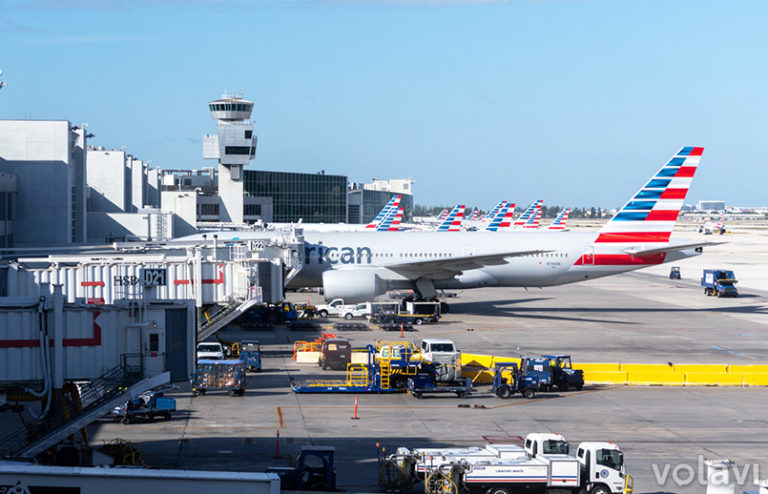 Centro de conexiones de American Airlines en el Aeropuerto Internacional de Miami.
