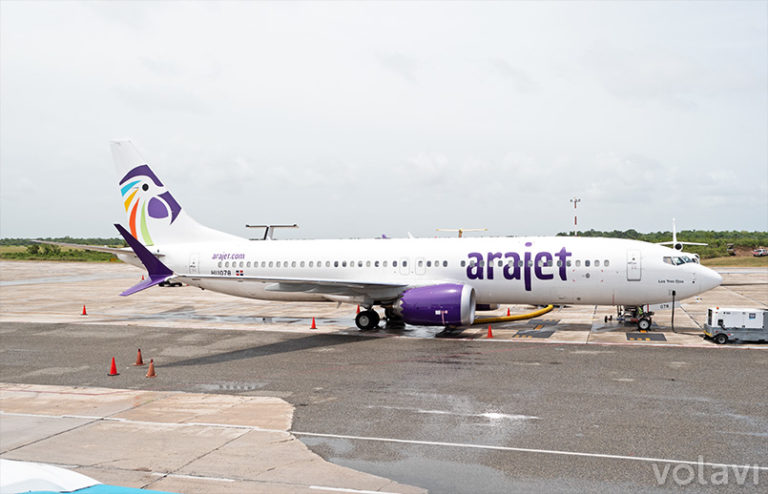 Boeing 737 MAX 8 de Arajet en el Aeropuerto Internacional Las Américas de Santo Domingo.