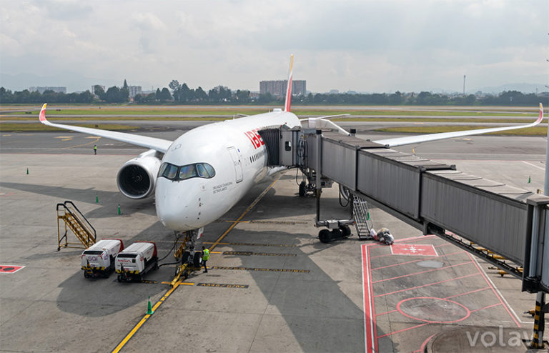 Airbus A350 "Next" de Iberia en el Aeropuerto El Dorado de Bogotá.