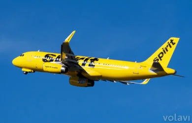 Airbus A320 de Spirit Airlines despegando de Medellín.