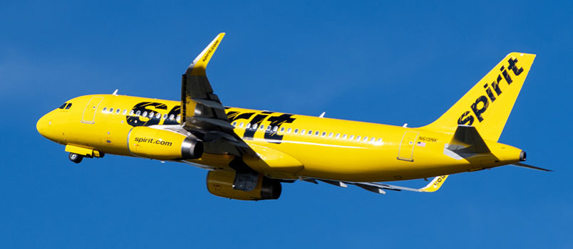 Airbus A320 de Spirit Airlines despegando de Medellín.
