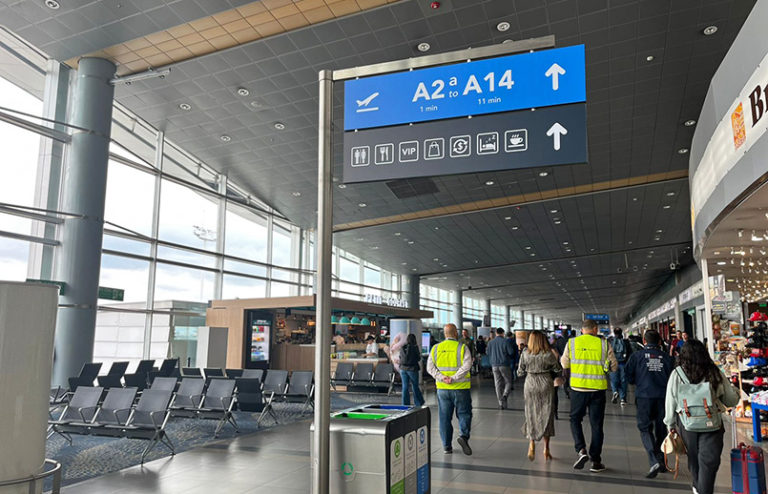Nueva señalización del Aeropuerto ElDorado de Bogotá.