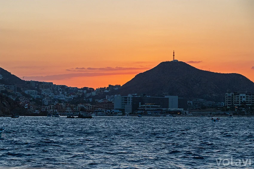 Atardecer sobre la Bahía de Cabo San Lucas, México.