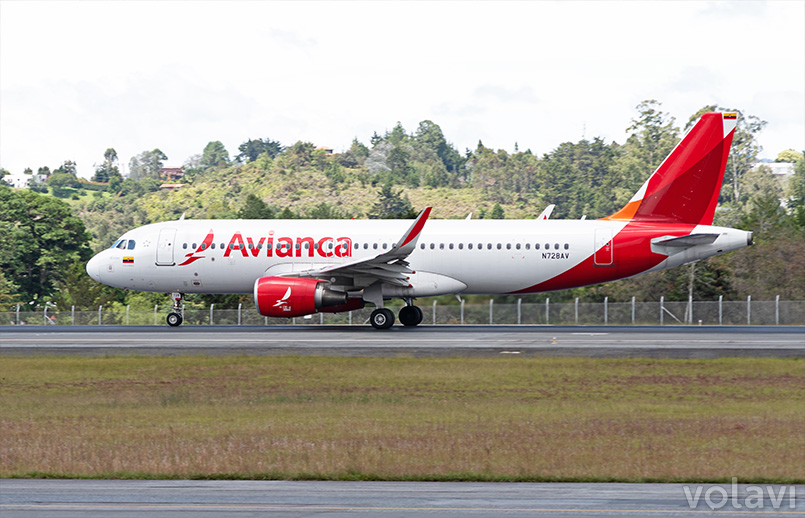 Airbus A320 de Avianca despegando del Aeropuerto José María Córdova de Medellín.