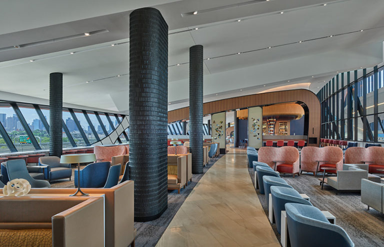 Nuevo Sky Club de Delta Air Lines en la terminal E del Aeropuerto Logan de Boston.