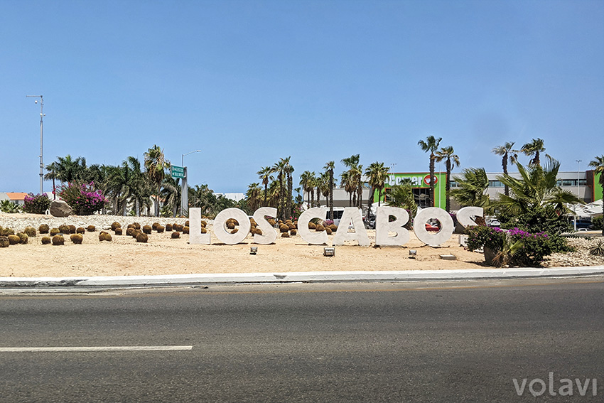 Rotonda en San José del Cabo con el letrero de Los Cabos.