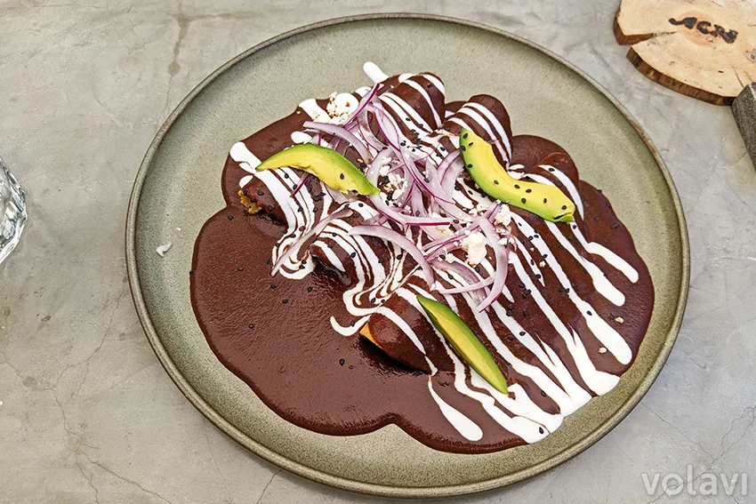 Mole, una de las preparaciones elaboradas en la experiencia gastronómica de Acre.