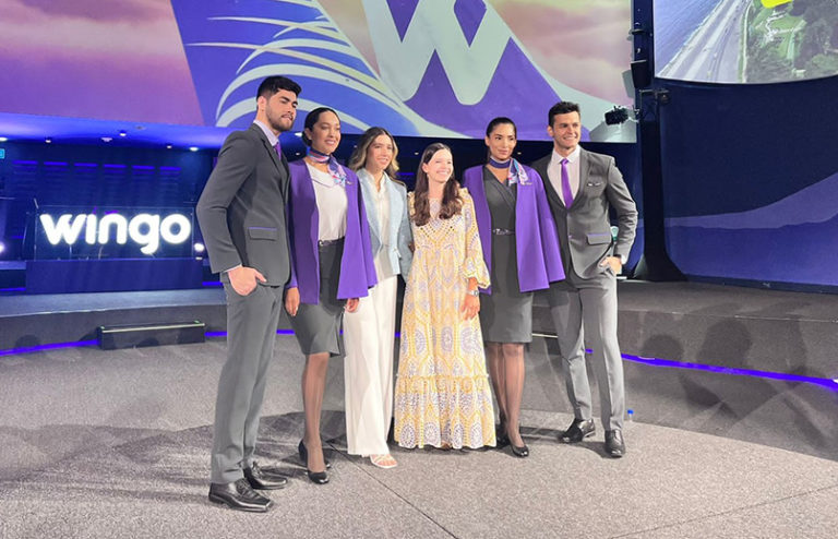 Nuevos uniformes de los tripulantes de cabina de Wingo.
