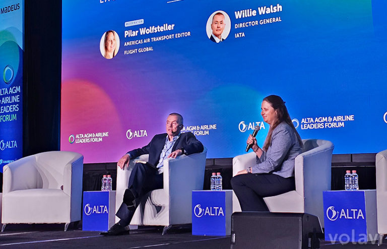 Willie Walsh, director general de IATA en el ALTA Leaders Forum 2023 en Cancún.