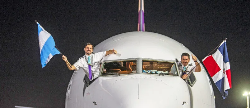 Llegada a Buenos Aires del vuelo inaugural de Arajet desde Santo Domingo.