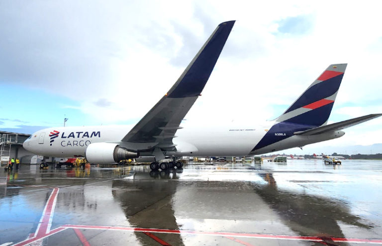Boeing 767BCF de LATAM Cargo con matrícula N566LA.