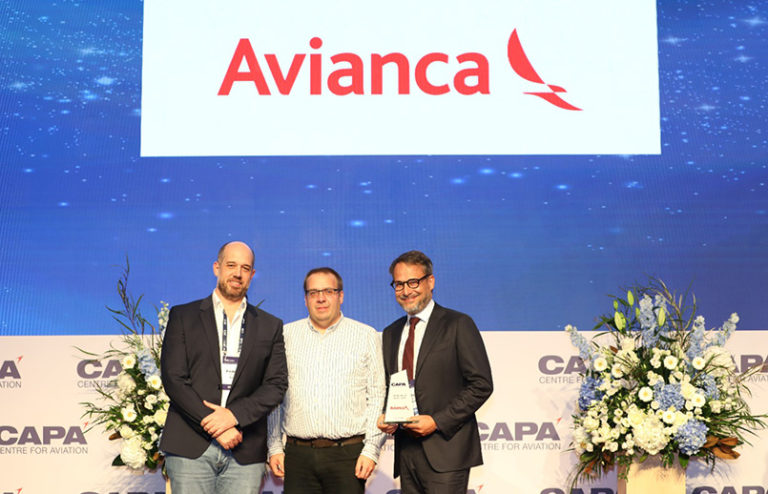 avianca recibe premio como "Airline Turnoround of the Year" en los CAPA Awards 2023.