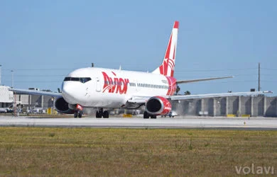 Boeing 737-400 (YV-3012) de Avior Airlines en el Aeropuerto Internacional de Miami.