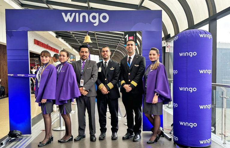 Inauguración de los vuelos entre Medellín y Santa Marta de Wingo.