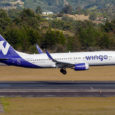 Boeing 737-800 de Wingo aterrizando en el Aeropuerto José María Córdova de Medellín.