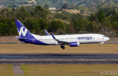 Boeing 737-800 de Wingo aterrizando en el Aeropuerto José María Córdova de Medellín.