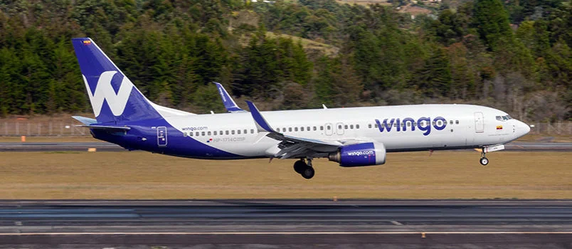 Boeing 737-800 de Wingo aterrizando en el Aeropuerto José María Córdova de Medellín.