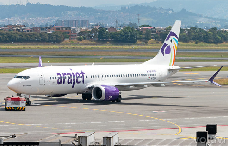 Boeing 737 MAX 8 de Arajet (HI1026), en rodaje en el Aeropuerto El Dorado de Bogotá.