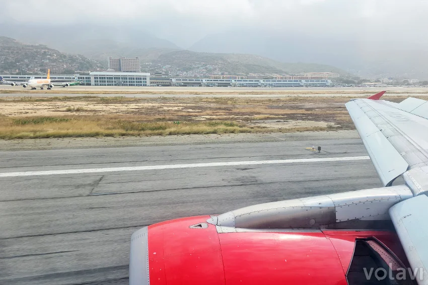 Aterrizaje en el Aeropuerto Simón Bolívar de Maiquetía (Caracas), del vuelo inaugural de Avianca desde Bogotá.