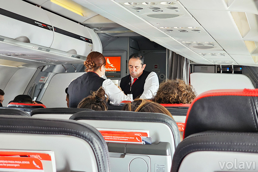 Inicio del servicio de ventas a bordo de Avianca en vuelo inaugural entre Bogotá y Caracas.