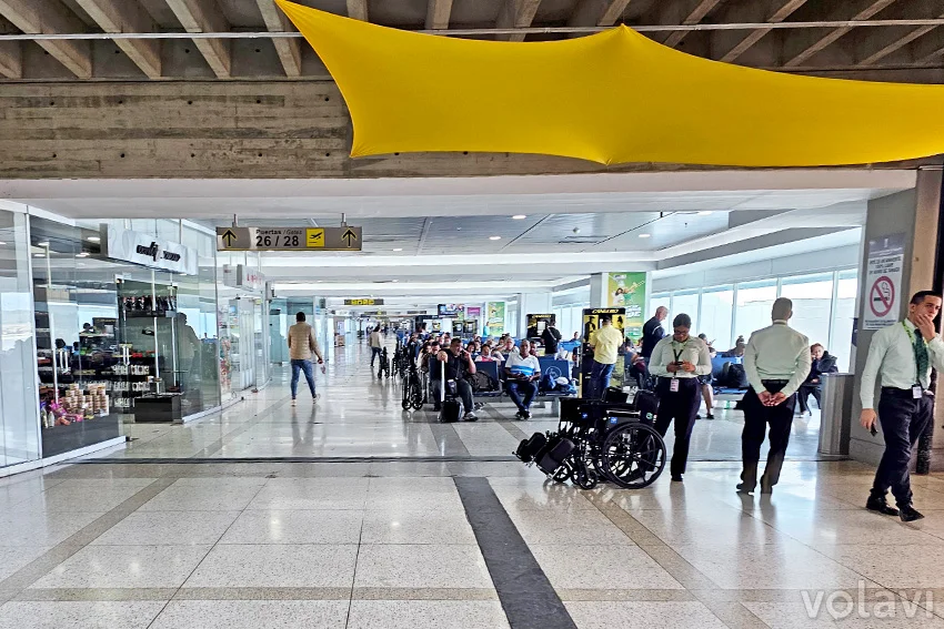 Sala de espera del Aeropuerto Simón Bolívar de Maiquetía (Caracas) en el vuelo inaugural de Avianca desde Bogotá.