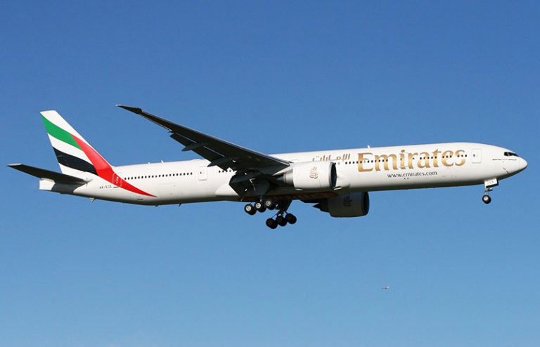 Aterrizaje de un Boeing 777-300ER de Emirates.