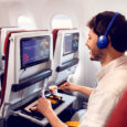 Sistema de entretenimiento a bordo de LATAM Airlines con contenido de Disney+.