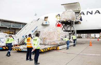 Transferencia de flores de Aerosan por el Día de la Madre 2024.