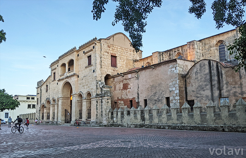 Catedral Primada de América en la Zona Colonial de Santo Domingo.