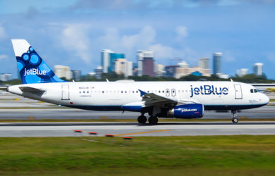 Airbus A320 de JetBlue aterrizando.