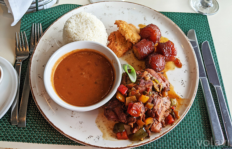 "La Bandera", uno de los platos típicos de la gastronomía dominicana, servido en el restaurante Nabú.