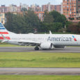 Boeing 737 MAX 8 de American Airlines (N342SX), operando el primer vuelo entre Miami y Bogotá.